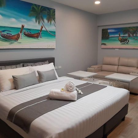 Private Modern Apartments By Patong Vacation Rentals Located In The Heart Of Patong, Walking Distance To The Beach, Kitchen, Private Bathroom, Seating Area, 65" Smart Tv With Free Wifi Dış mekan fotoğraf