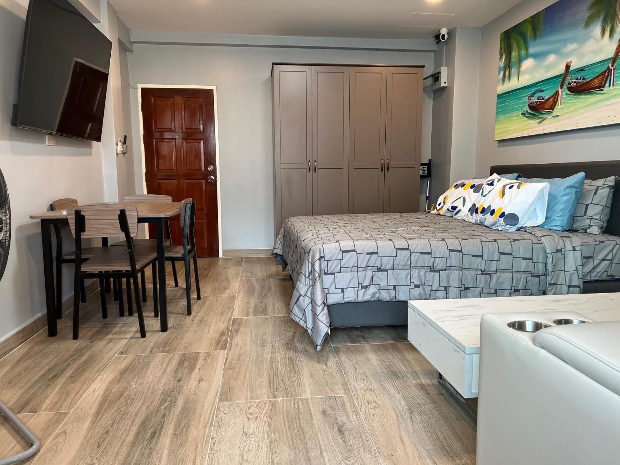 Private Modern Apartments By Patong Vacation Rentals Located In The Heart Of Patong, Walking Distance To The Beach, Kitchen, Private Bathroom, Seating Area, 65" Smart Tv With Free Wifi Dış mekan fotoğraf